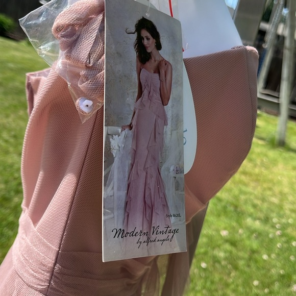 NWT Alfred Angelo Formal Evening Gown Blush Tulle Ruffle Maxi Sz 10 - Picture 13 of 14